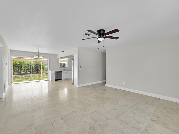 5th image of 434 NE Electra Avenue