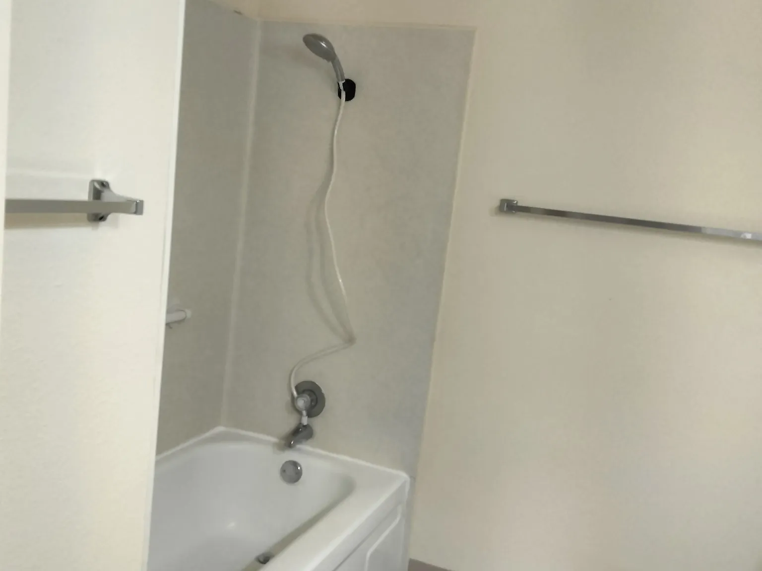 Riviera Apartments — Photo 4