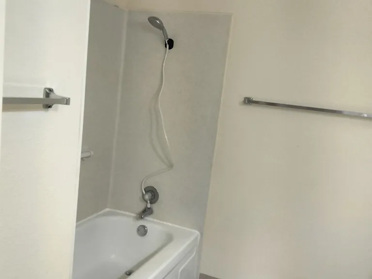 Riviera Apartments — Photo 4