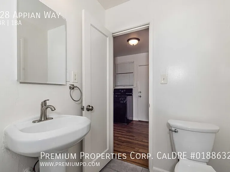 928 Appian Way — Photo 7