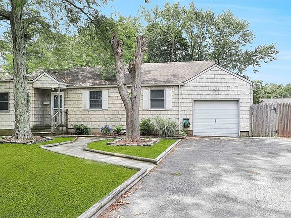 2nd image of 10 Quintuck Ln