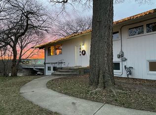 850 W Silver Spring Dr, Glendale, WI 53209