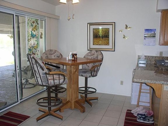 3rd image of 945 Mercer Cir