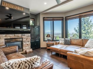 300 Juniper Springs Dr #111, Mammoth Lakes, CA 93546