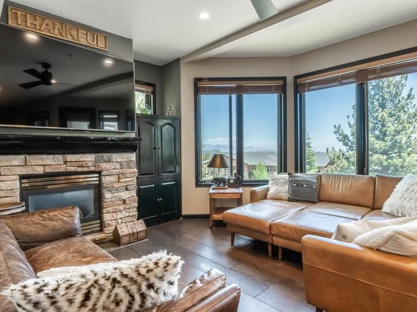 300 Juniper Springs Dr #111, Mammoth Lakes, CA 93546