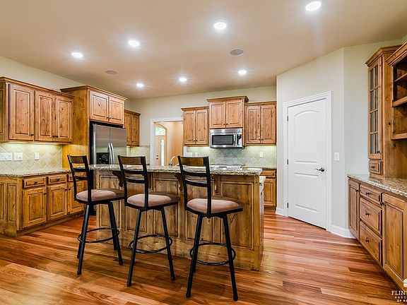 2nd image of 2321 Heartland Dr