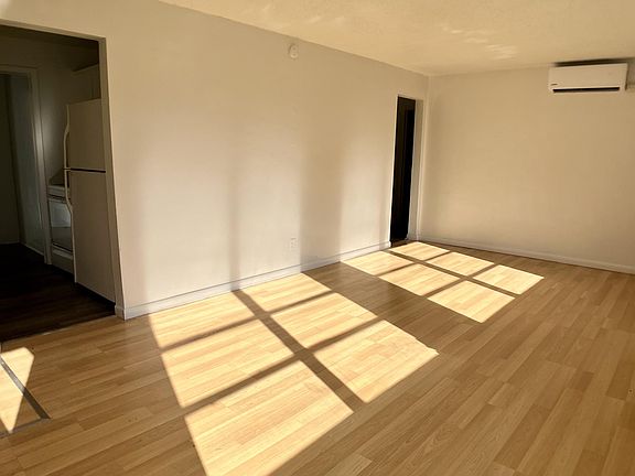 3rd image of 521 W Crawford St