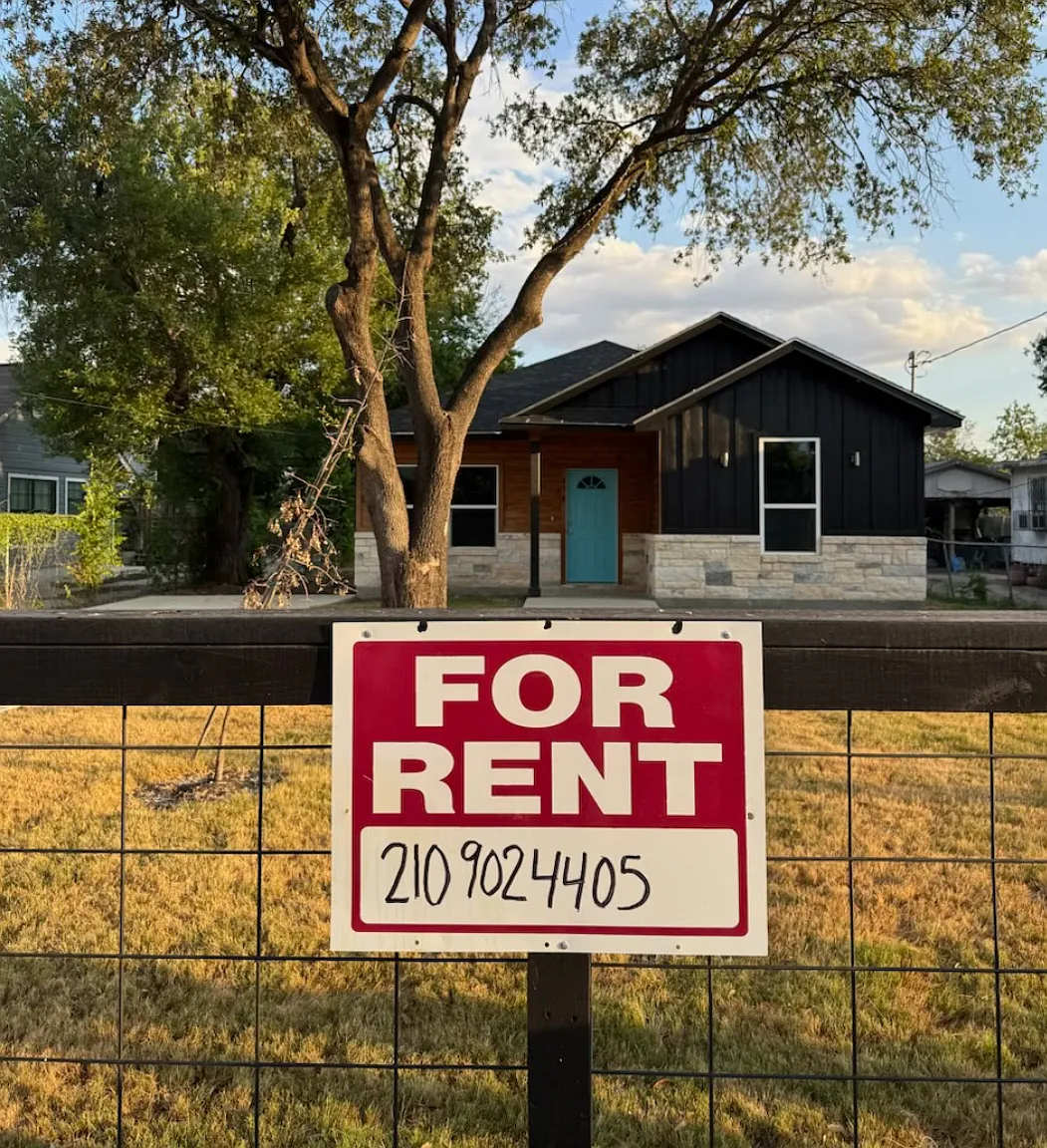 3 bed, 1304 sqft, $1,800 — Photo 1