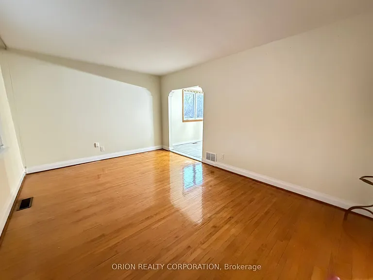3 Romar Cres — Photo 3