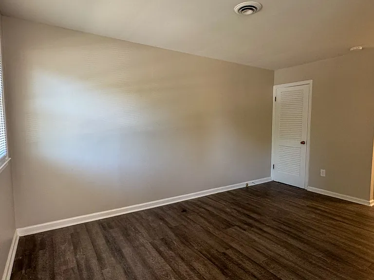810 E Poythress St #A — Photo 3