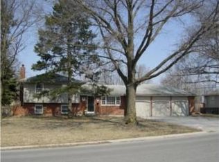 1300 E Ridgeway Dr, Olathe, KS 66061