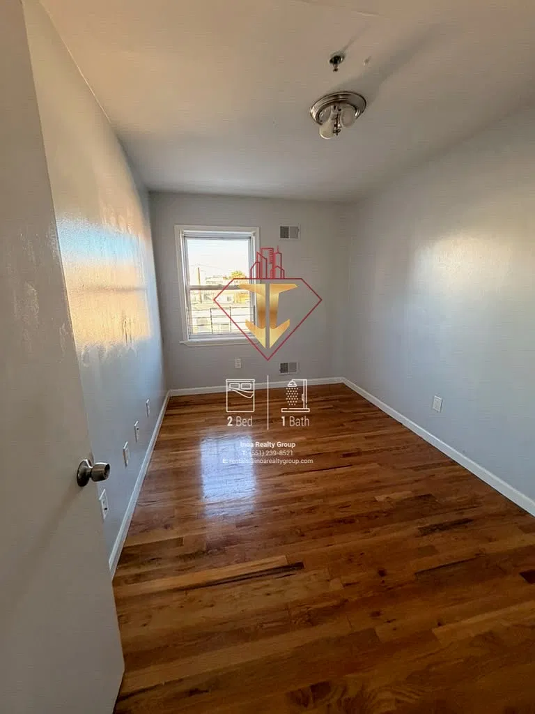 2 bed, 850 sqft, $2,200 — Photo 1