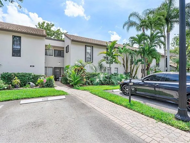 9717 N New River Canal Rd #409 — Photo 47