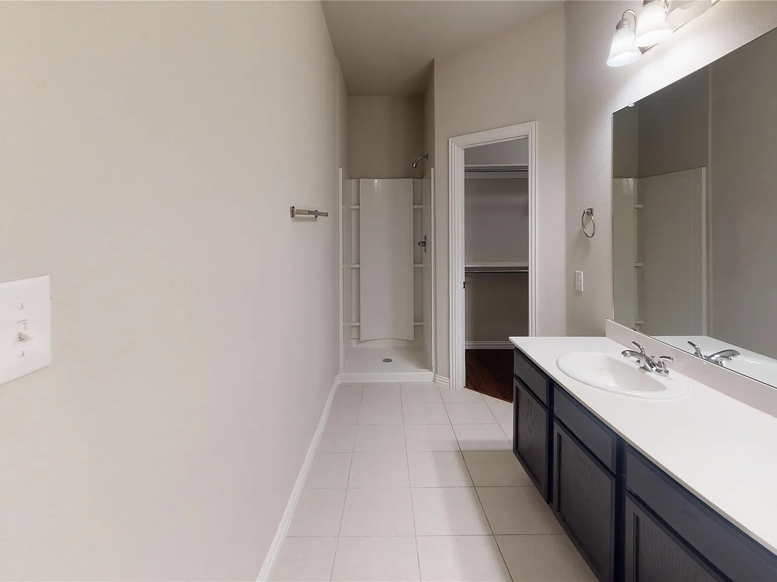 4 bed, 2.5 bath, 1846 sqft, $1,999 — Photo 3