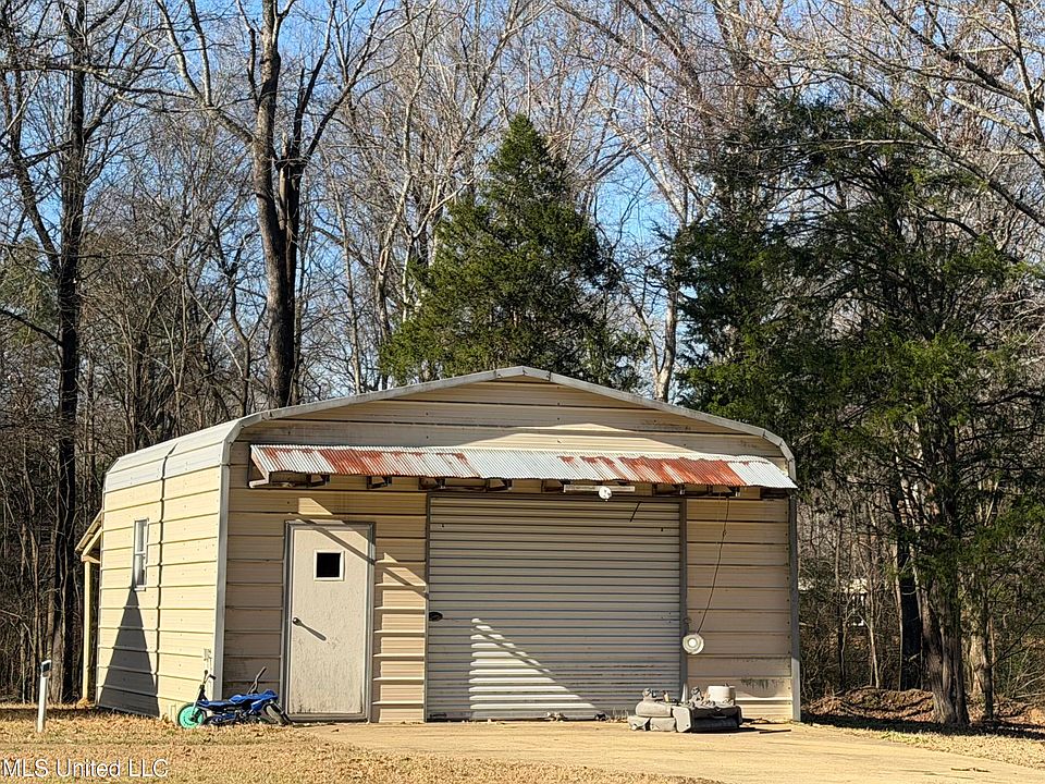 2nd image of 55 Lakeshore Dr