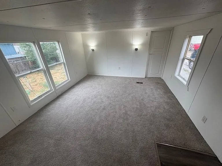 595 Chickadee Dr — Photo 2