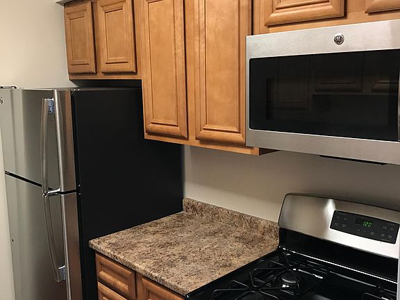 5th image of 455 Graceland Ave