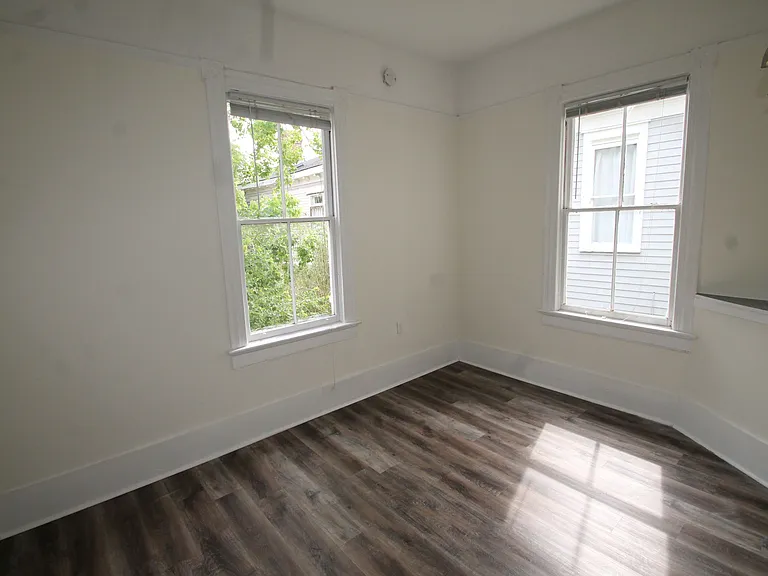 120 W Waldburg St #2 — Photo 9