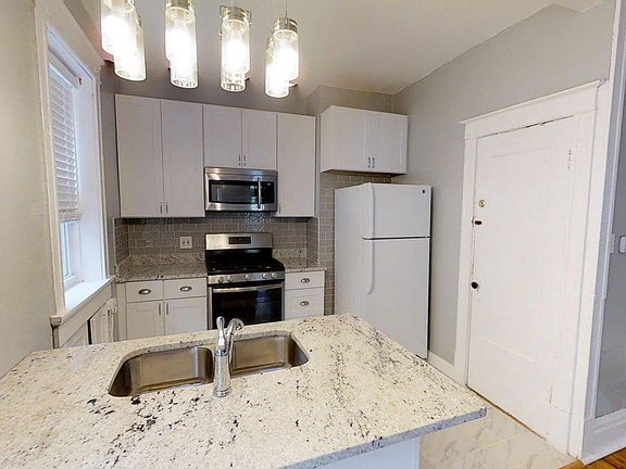 Slightly different layout in this kitchen from the photo but