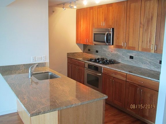 3rd image of 9725 Woods Dr Unit 918