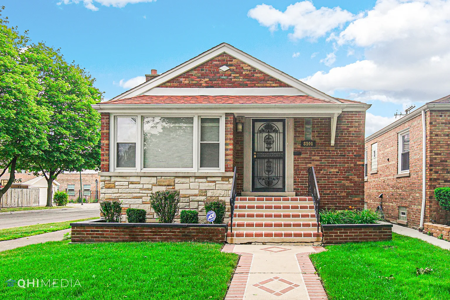 8101 S Artesian Ave photo 1