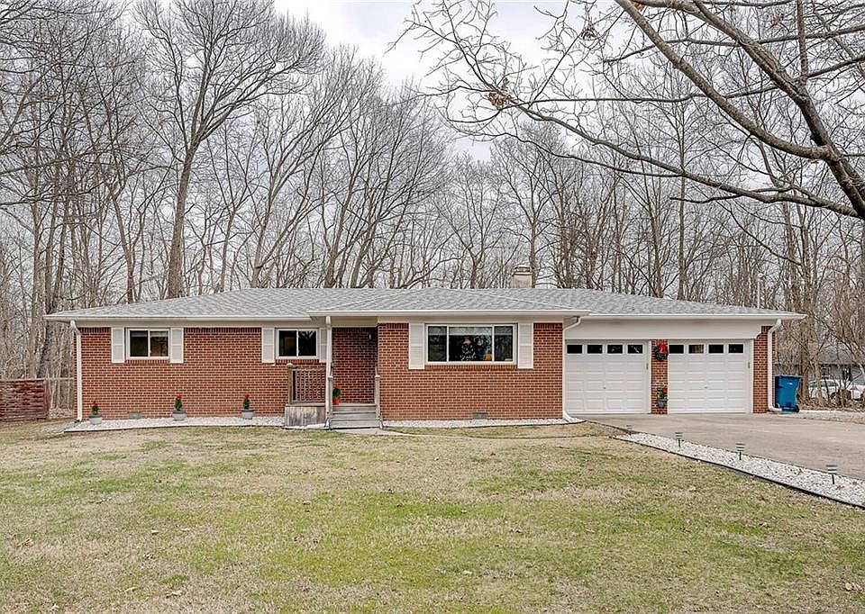 1st image of 4833 Woodland Dr