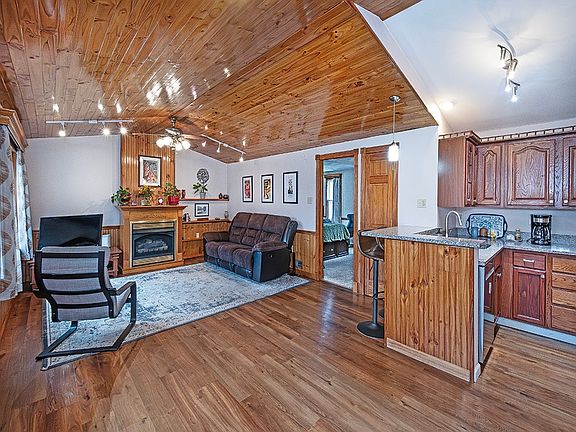 3rd image of 154 Orchard Dr