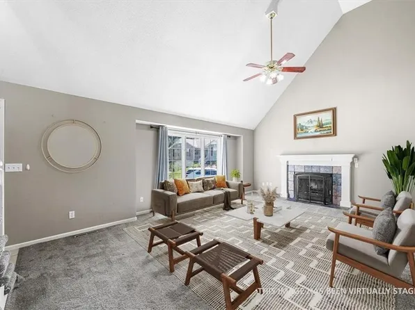 701 NE Hunters Cir, Blue Springs, MO 64014