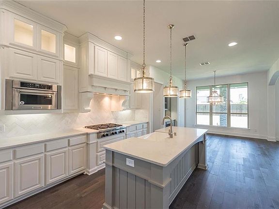 2nd image of 521 Glen Canyon Dr