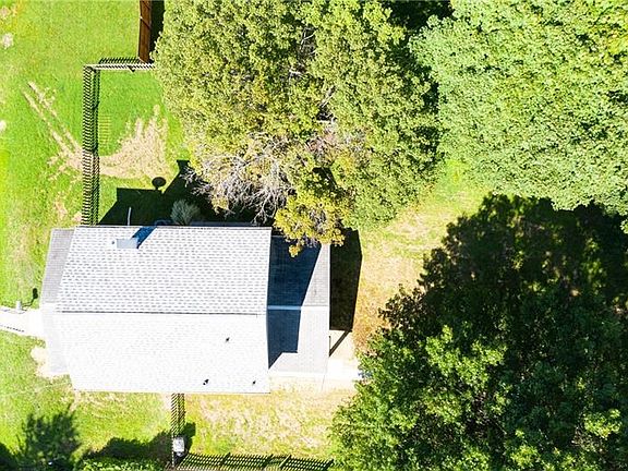2nd image of 629 4th St