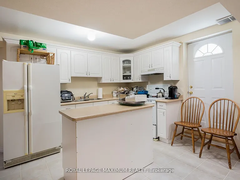 195 Gidleigh Park Cres W — Photo 22