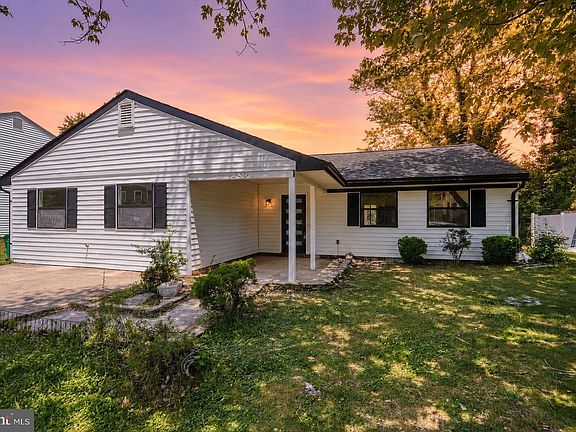 2nd image of 2409 Mary Pl