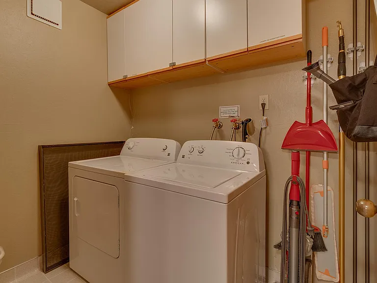 In unit washer and dryer.