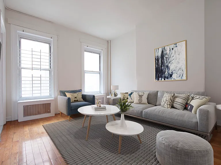 858 8th Ave #4R — Photo 2