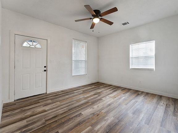 4th image of 409 N Main St