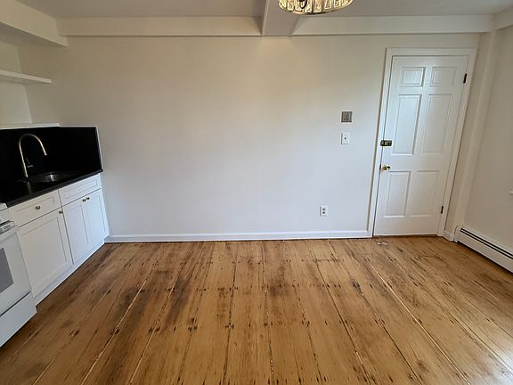 4th image of 313 Essex St Unit 201
