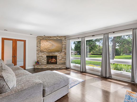 5th image of 606 Country Club Dr