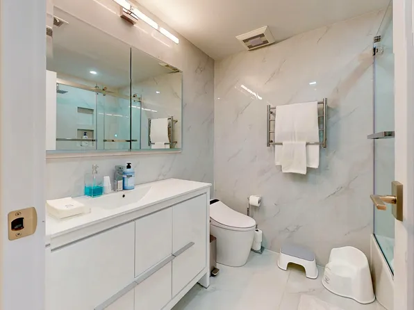 1940 Bergen Avenue image 11 of 42