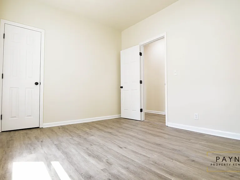 2609 Thomas St — Photo 10