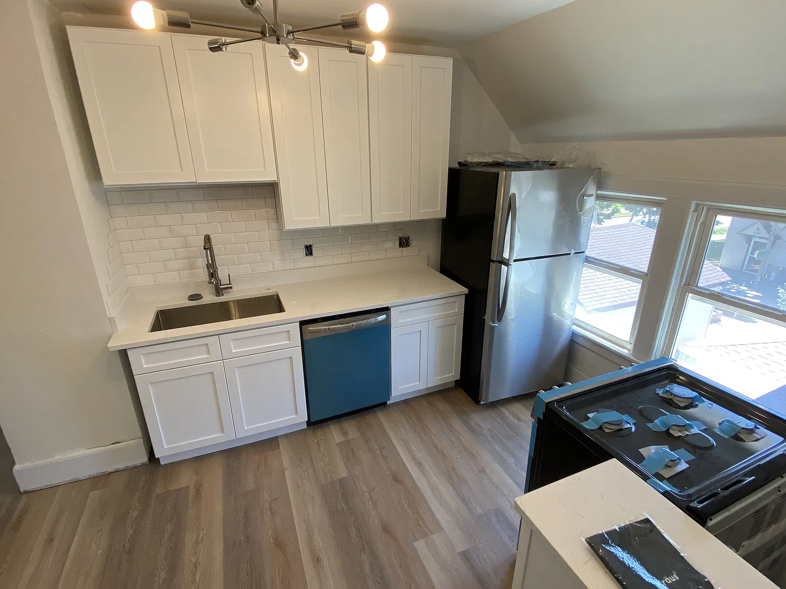 3 bed, 1200 sqft, $1,950 — Photo 2