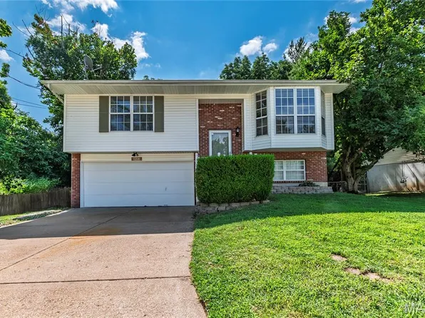 1208 Walnut Dr, Arnold, MO 63010