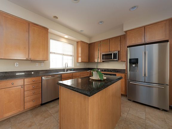 5th image of 529 Adeline Ave