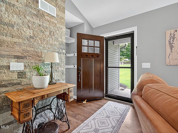 3rd image of 43 Pleasant View Drive