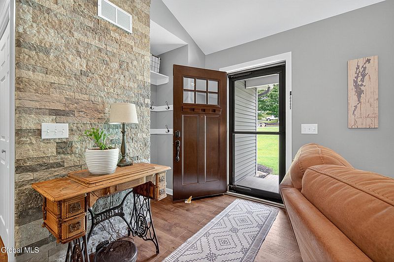 3rd image of 43 Pleasant View Drive