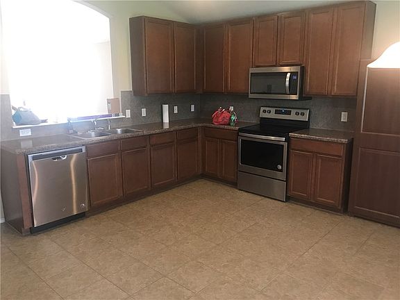 3rd image of 217 Foxglove Dr