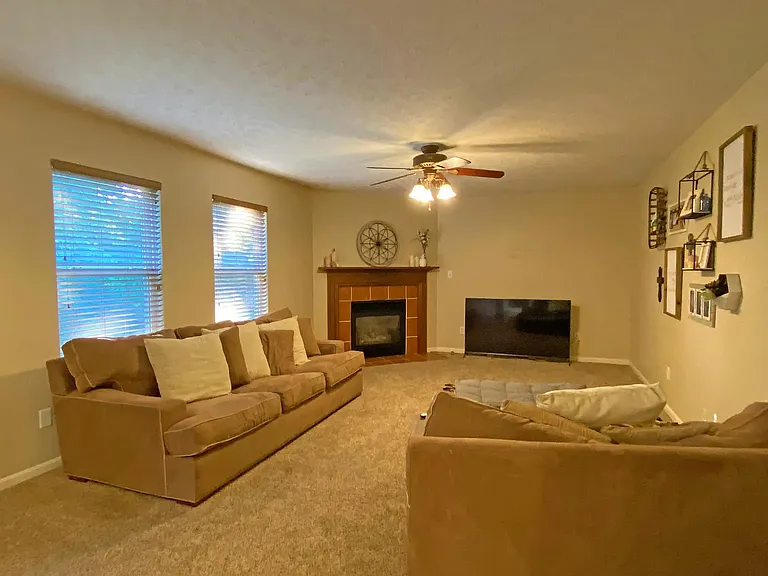 85 W Waterbury Dr — Photo 7