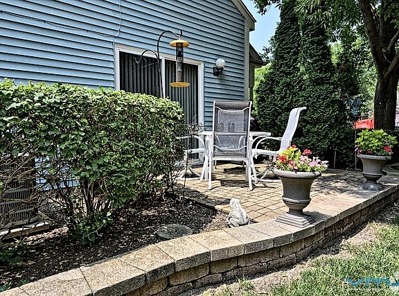 4th image of 2S717 Timber Dr