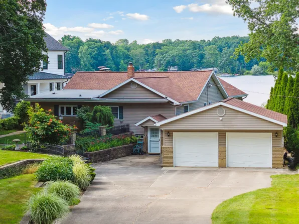 12626 Crystal Lake Dr S, Cement City, MI 49233