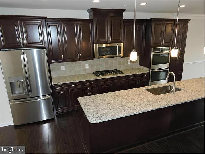 4 bed, 6.0 bath, 2880 sqft, $4,000 — Photo 3