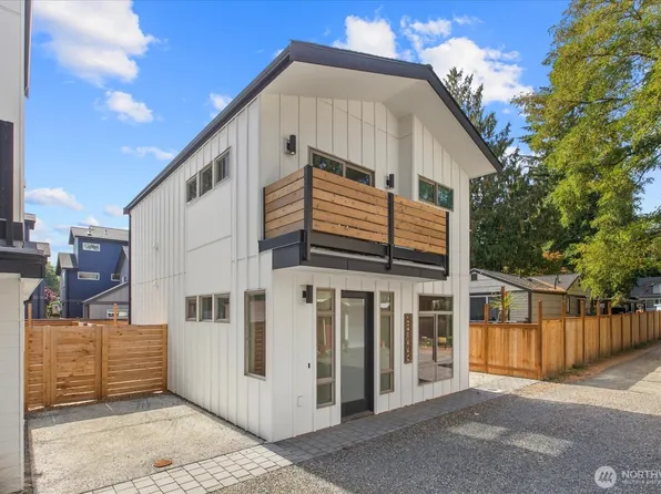 12044 Hiram Place NE #C, Seattle, WA 98125